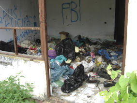 Devastirana nekadašnja trgovina nekadašnjeg zatvora